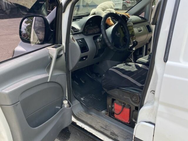 Белый Мерседес Вито, объемом двигателя 2.2 л и пробегом 635 тыс. км за 3000 $, фото 4 на Automoto.ua