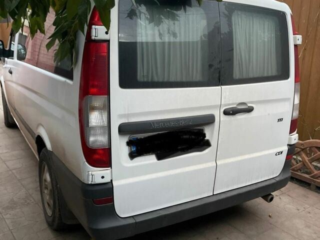 Белый Мерседес Вито, объемом двигателя 2.2 л и пробегом 308 тыс. км за 6800 $, фото 1 на Automoto.ua