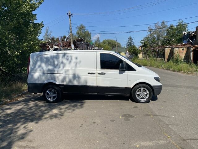 Белый Мерседес Вито, объемом двигателя 2.2 л и пробегом 635 тыс. км за 3000 $, фото 2 на Automoto.ua