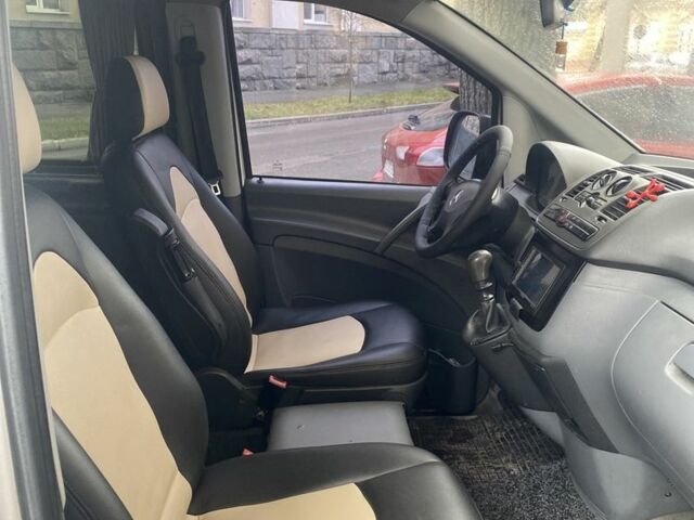 Белый Мерседес Вито, объемом двигателя 2.1 л и пробегом 323 тыс. км за 5400 $, фото 7 на Automoto.ua