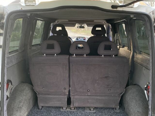 Белый Мерседес Вито, объемом двигателя 2.1 л и пробегом 323 тыс. км за 5400 $, фото 14 на Automoto.ua