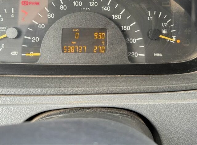 Мерседес Вито 2005 в Кривом Роге на Automoto.ua Белый Мерседес Вито, объемом двигателя 2.1 л и пробегом 5 тыс. км за 4800 $, фото 6 на Automoto.ua