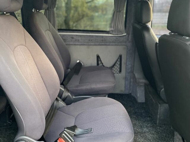 Белый Мерседес Вито, объемом двигателя 2.1 л и пробегом 323 тыс. км за 5400 $, фото 13 на Automoto.ua