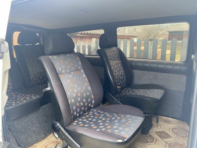 Мерседес Вито 2006 в Верховине на Automoto.ua Белый Мерседес Вито, объемом двигателя 2.1 л и пробегом 196 тыс. км за 7000 $, фото 3 на Automoto.ua