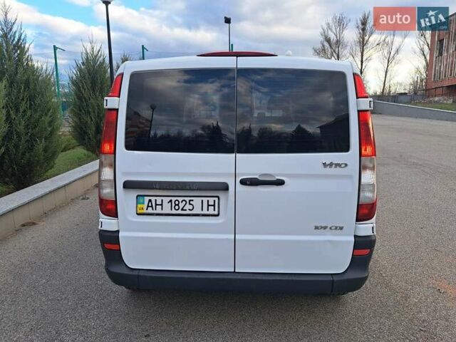 Белый Мерседес Вито, объемом двигателя 2.2 л и пробегом 371 тыс. км за 5000 $, фото 8 на Automoto.ua