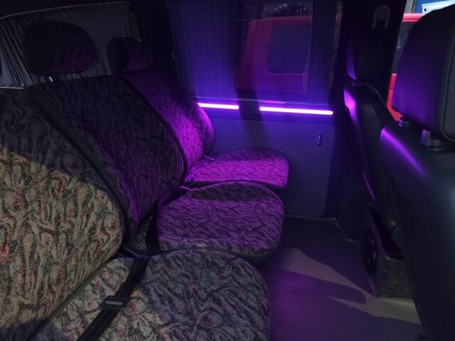 Белый Мерседес Вито, объемом двигателя 2.1 л и пробегом 350 тыс. км за 14000 $, фото 6 на Automoto.ua