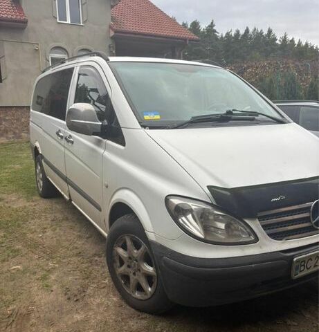 Белый Мерседес Вито, объемом двигателя 2.2 л и пробегом 400 тыс. км за 4200 $, фото 1 на Automoto.ua