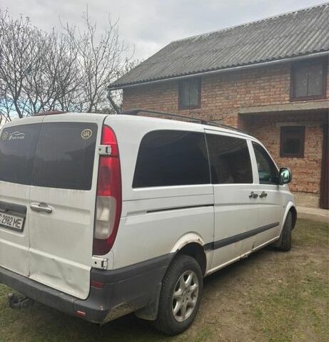 Белый Мерседес Вито, объемом двигателя 2.2 л и пробегом 400 тыс. км за 4200 $, фото 2 на Automoto.ua