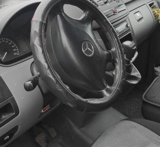 Белый Мерседес Вито, объемом двигателя 2.1 л и пробегом 633 тыс. км за 9000 $, фото 5 на Automoto.ua