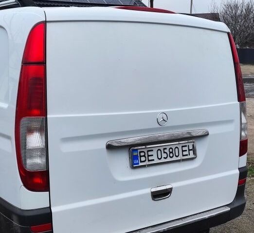 Белый Мерседес Вито, объемом двигателя 2.1 л и пробегом 633 тыс. км за 9000 $, фото 6 на Automoto.ua