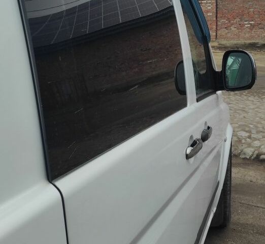 Белый Мерседес Вито, объемом двигателя 2.1 л и пробегом 633 тыс. км за 9000 $, фото 3 на Automoto.ua