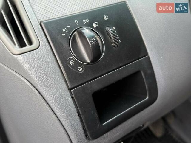 Белый Мерседес Вито, объемом двигателя 2.15 л и пробегом 330 тыс. км за 7800 $, фото 26 на Automoto.ua