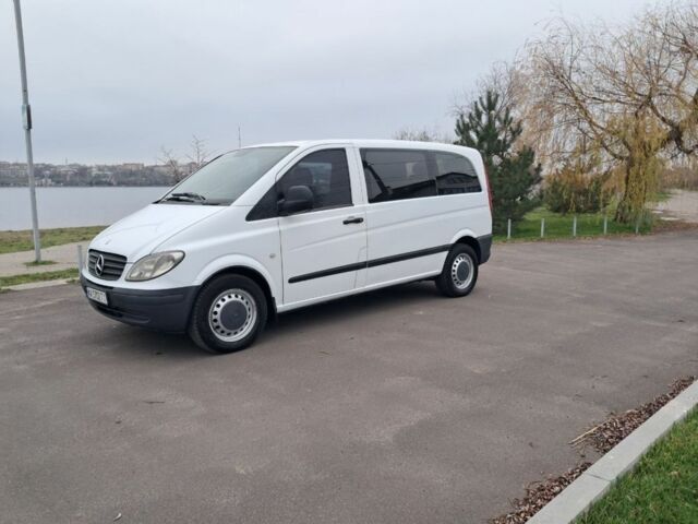 Белый Мерседес Вито, объемом двигателя 2.1 л и пробегом 350 тыс. км за 7950 $, фото 1 на Automoto.ua