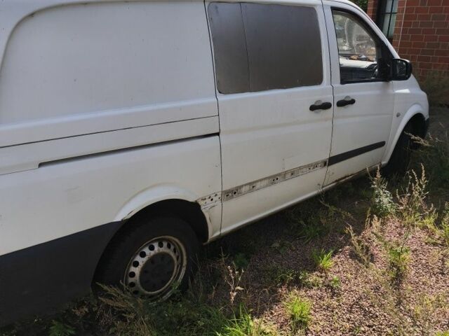 Белый Мерседес Вито, объемом двигателя 0 л и пробегом 330 тыс. км за 2386 $, фото 3 на Automoto.ua