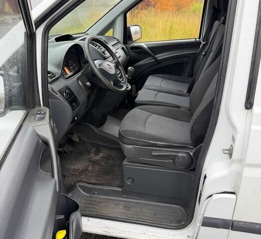 Білий Мерседес Віто, об'ємом двигуна 2.2 л та пробігом 280 тис. км за 2200 $, фото 7 на Automoto.ua