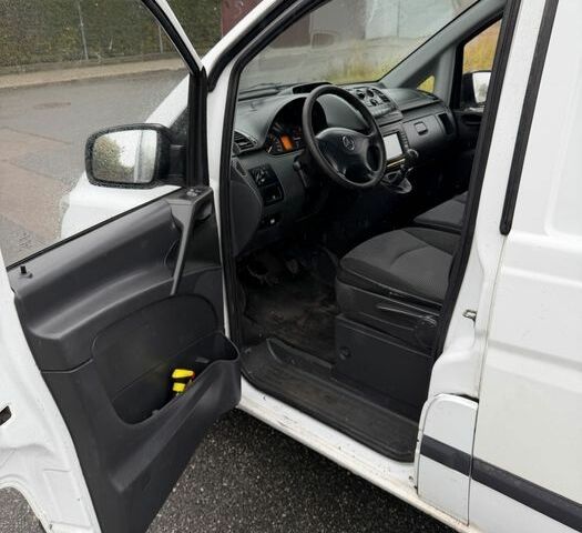 Білий Мерседес Віто, об'ємом двигуна 2.2 л та пробігом 240 тис. км за 2500 $, фото 7 на Automoto.ua