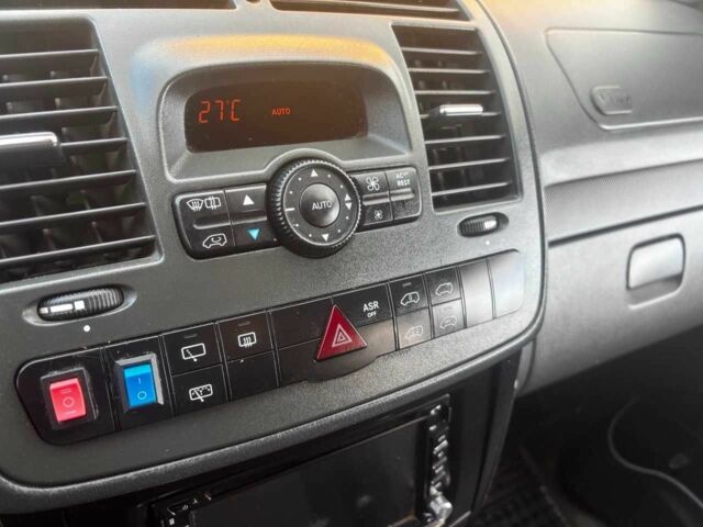 Білий Мерседес Віто, об'ємом двигуна 2.1 л та пробігом 222 тис. км за 10500 $, фото 7 на Automoto.ua