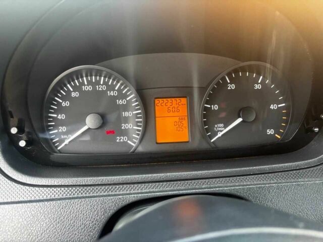 Білий Мерседес Віто, об'ємом двигуна 2.1 л та пробігом 222 тис. км за 10500 $, фото 6 на Automoto.ua