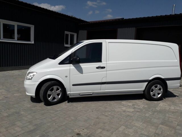 Белый Мерседес Вито, объемом двигателя 2.2 л и пробегом 250 тыс. км за 6900 $, фото 5 на Automoto.ua