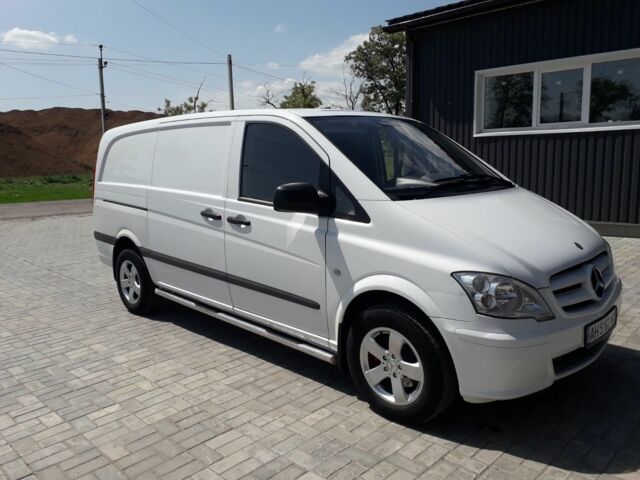 Белый Мерседес Вито, объемом двигателя 2.2 л и пробегом 250 тыс. км за 6900 $, фото 3 на Automoto.ua