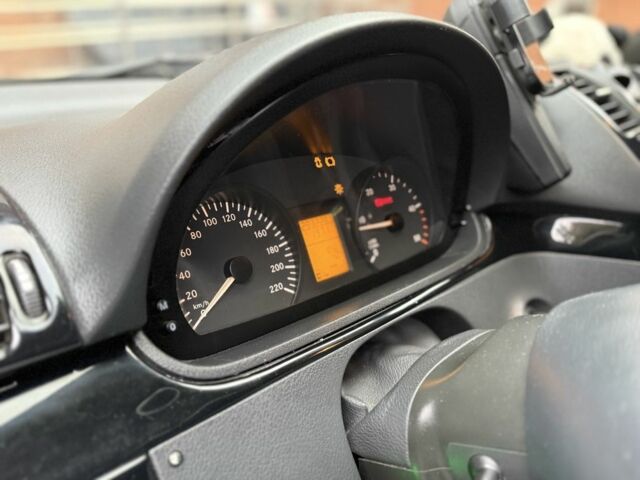 Білий Мерседес Віто, об'ємом двигуна 2.1 л та пробігом 293 тис. км за 12000 $, фото 10 на Automoto.ua