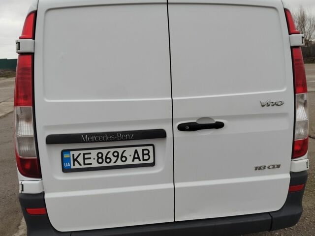 Белый Мерседес Вито, объемом двигателя 2.1 л и пробегом 300 тыс. км за 9800 $, фото 2 на Automoto.ua