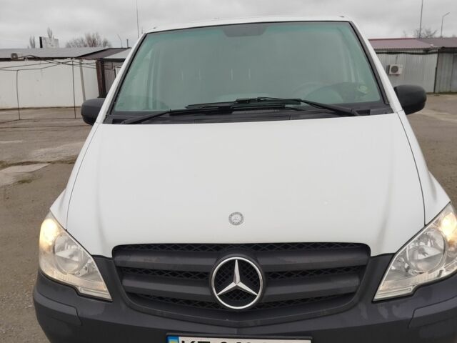 Белый Мерседес Вито, объемом двигателя 2.1 л и пробегом 300 тыс. км за 9800 $, фото 1 на Automoto.ua