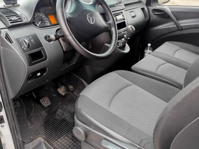 Белый Мерседес Вито, объемом двигателя 2.1 л и пробегом 300 тыс. км за 9800 $, фото 4 на Automoto.ua