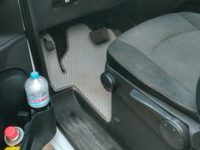 Мерседес Вито 2012 в Арцизе на Automoto.ua Белый Мерседес Вито, объемом двигателя 2.1 л и пробегом 257 тыс. км за 12500 $, фото 13 на Automoto.ua