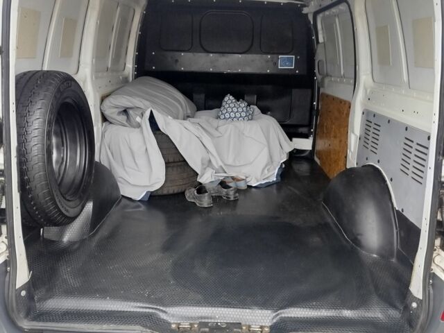 Белый Мерседес Вито, объемом двигателя 2.1 л и пробегом 300 тыс. км за 9800 $, фото 6 на Automoto.ua