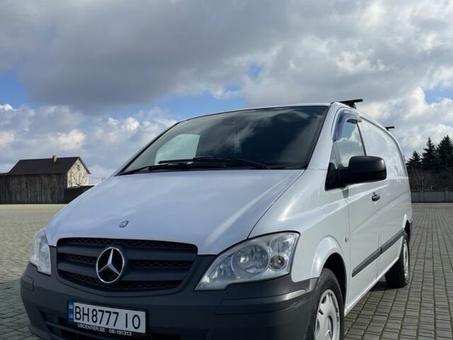 Белый Мерседес Вито, объемом двигателя 2.1 л и пробегом 300 тыс. км за 10800 $, фото 2 на Automoto.ua