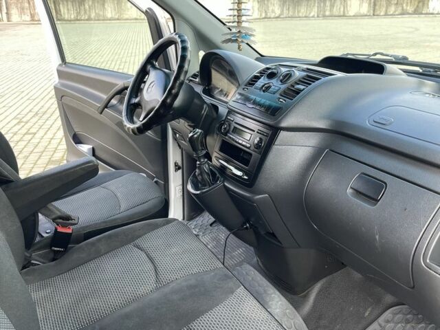 Белый Мерседес Вито, объемом двигателя 2.1 л и пробегом 300 тыс. км за 10800 $, фото 7 на Automoto.ua