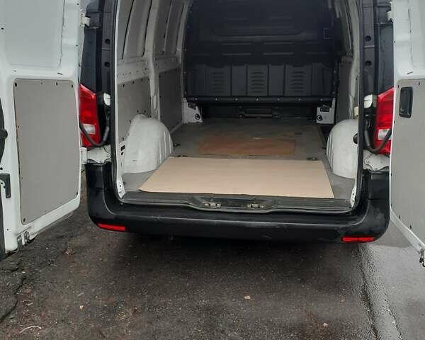 Белый Мерседес Вито, объемом двигателя 1.6 л и пробегом 135 тыс. км за 12999 $, фото 9 на Automoto.ua