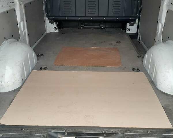 Белый Мерседес Вито, объемом двигателя 1.6 л и пробегом 135 тыс. км за 12999 $, фото 4 на Automoto.ua