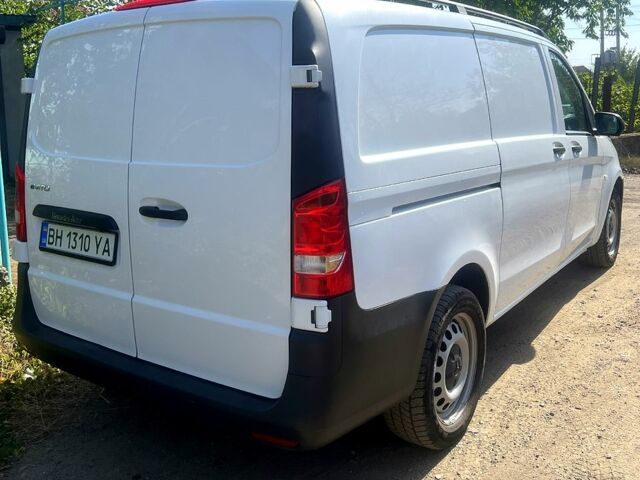 Белый Мерседес Вито, объемом двигателя 0 л и пробегом 55 тыс. км за 18000 $, фото 12 на Automoto.ua