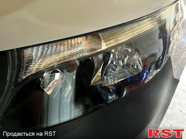 Белый Мерседес Вито, объемом двигателя 0 л и пробегом 55 тыс. км за 18000 $, фото 2 на Automoto.ua