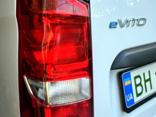 Белый Мерседес Вито, объемом двигателя 0 л и пробегом 55 тыс. км за 18000 $, фото 6 на Automoto.ua