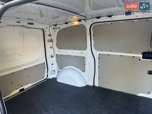 Мерседес Вито 2021 в Запорожье на Automoto.ua Белый Мерседес Вито, объемом двигателя 0 л и пробегом 93 тыс. км за 20900 $, фото 16 на Automoto.ua