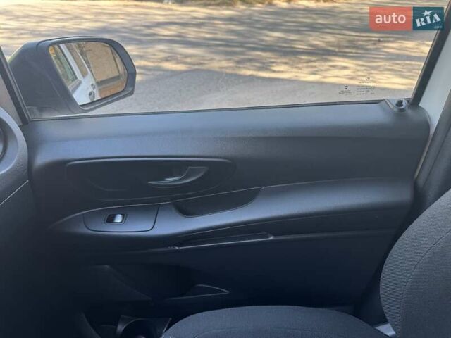 Мерседес Вито 2021 в Запорожье на Automoto.ua Белый Мерседес Вито, объемом двигателя 0 л и пробегом 93 тыс. км за 20900 $, фото 33 на Automoto.ua