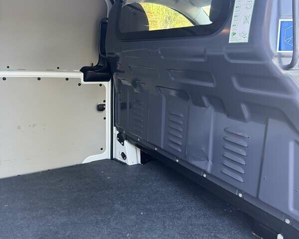 Мерседес Вито 2021 в Запорожье на Automoto.ua Белый Мерседес Вито, объемом двигателя 0 л и пробегом 93 тыс. км за 20900 $, фото 12 на Automoto.ua