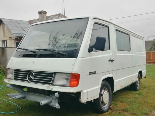 Белый Мерседес Вито, объемом двигателя 0 л и пробегом 500 тыс. км за 1500 $, фото 1 на Automoto.ua
