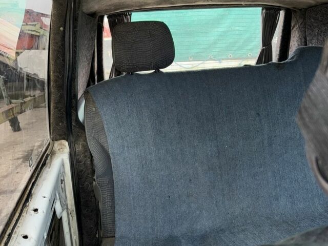 Белый Мерседес Вито, объемом двигателя 0 л и пробегом 333 тыс. км за 2200 $, фото 5 на Automoto.ua