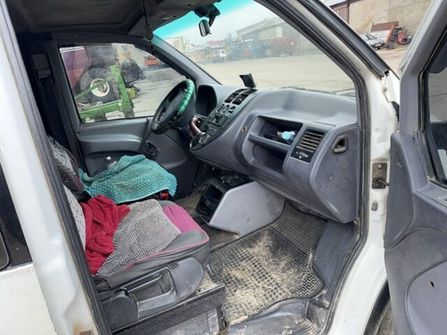 Белый Мерседес Вито, объемом двигателя 0 л и пробегом 333 тыс. км за 2200 $, фото 4 на Automoto.ua