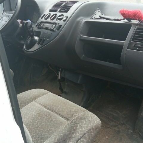 Белый Мерседес Вито, объемом двигателя 2.3 л и пробегом 500 тыс. км за 1000 $, фото 16 на Automoto.ua