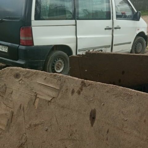 Белый Мерседес Вито, объемом двигателя 2.3 л и пробегом 500 тыс. км за 1000 $, фото 17 на Automoto.ua