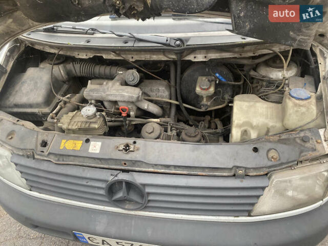 Белый Мерседес Вито, объемом двигателя 2.3 л и пробегом 497 тыс. км за 3500 $, фото 5 на Automoto.ua