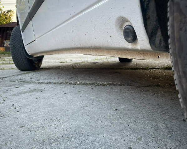 Белый Мерседес Вито, объемом двигателя 2.3 л и пробегом 380 тыс. км за 4500 $, фото 4 на Automoto.ua