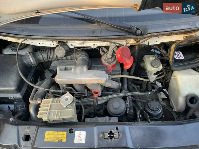 Белый Мерседес Вито, объемом двигателя 2.3 л и пробегом 380 тыс. км за 4500 $, фото 6 на Automoto.ua