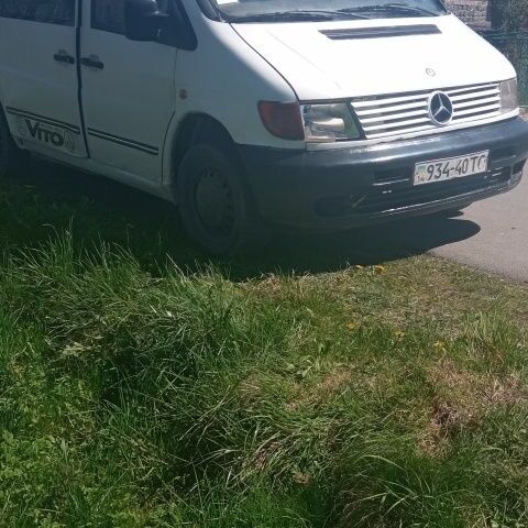 Белый Мерседес Вито, объемом двигателя 2.3 л и пробегом 500 тыс. км за 1000 $, фото 1 на Automoto.ua