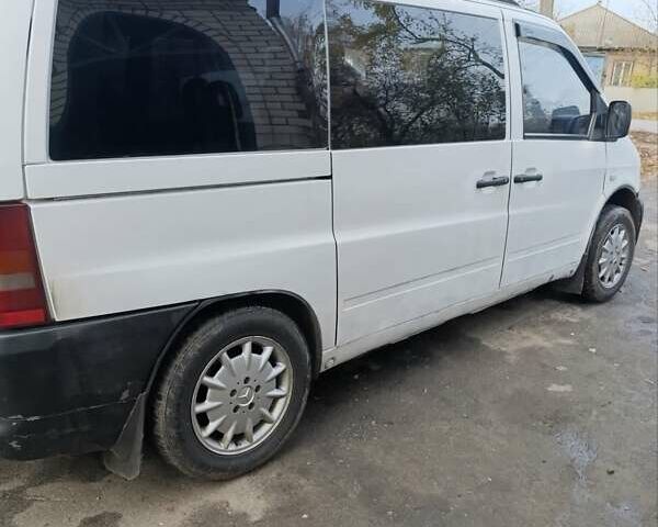 Белый Мерседес Вито, объемом двигателя 2.3 л и пробегом 382 тыс. км за 3568 $, фото 2 на Automoto.ua
